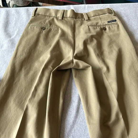 3 for 1 price: 3 pair of Men’s Dockers D3 classic fit khakis - Size 31x30. - Picture 6 of 11